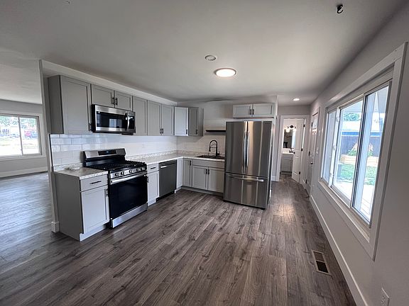 4th image of 5002 Meadowbrook Dr
