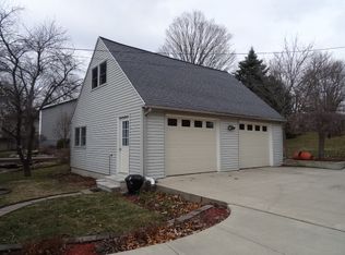 690 Spring Beach Rd, Rome City, IN 46784