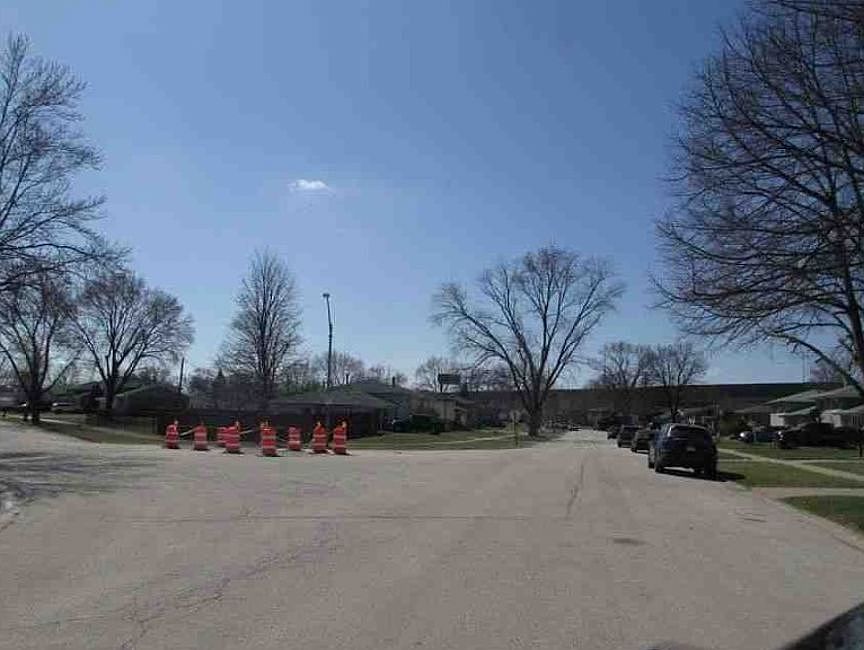 Exterior Neighborhood (street photo)