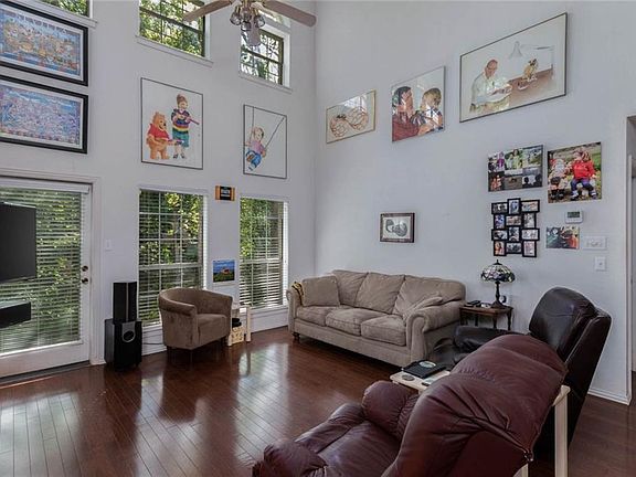 3rd image of 933 Highland Dr