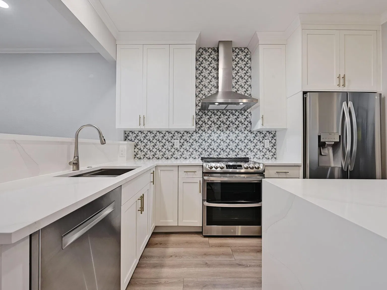 2 bed, 2.5 bath, 1100 sqft, $2,850 — Photo 2