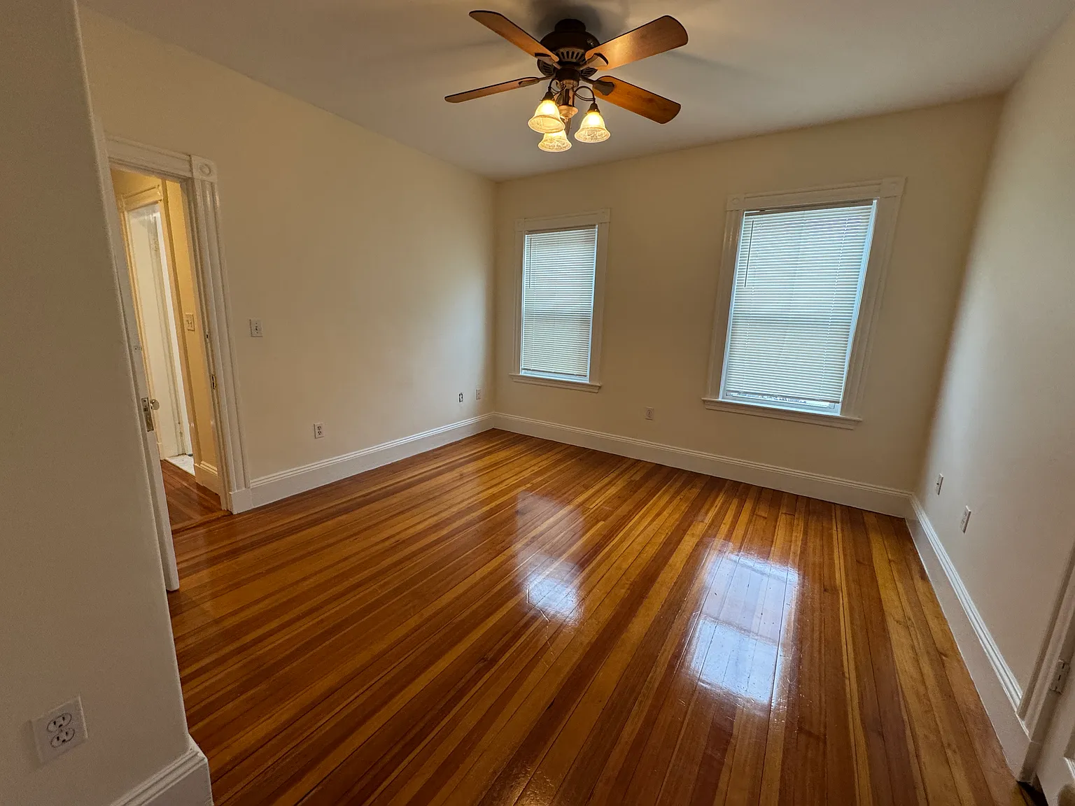 3 bed, $1,100 — Photo 2