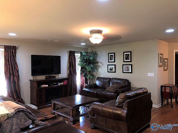 4th image of 2491 Belltown Dr SW