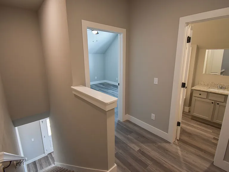 772 S Locust Ave — Photo 6