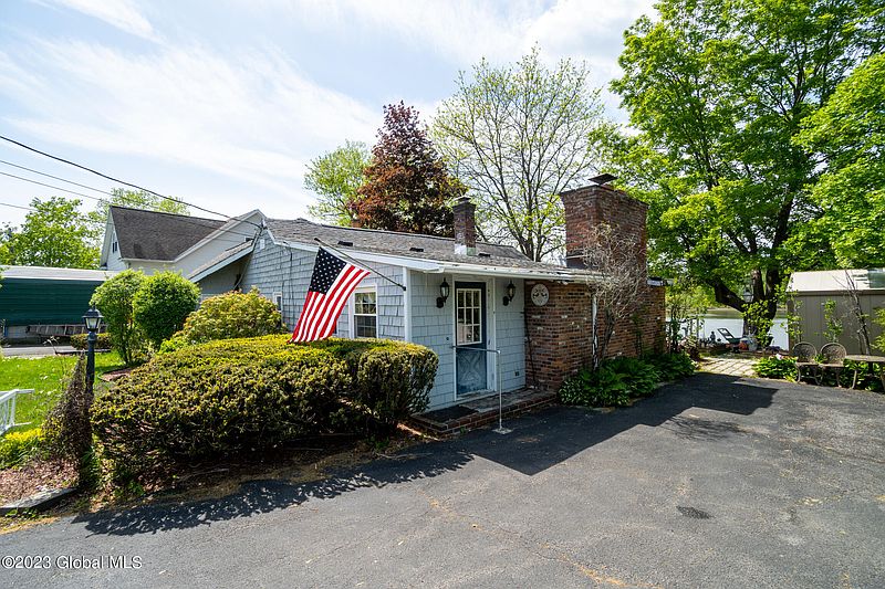 3rd image of 260 Forts Ferry Road