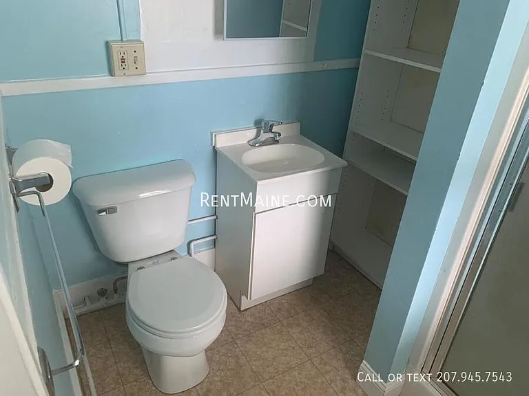 198 Center St #4 — Photo 3