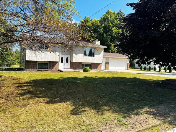 1954 W Midland Rd, Auburn, MI 48611
