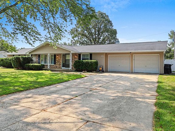 4th image of 1327 Skylark Ln