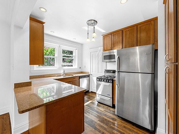 4th image of 419 N Oak Park Ave