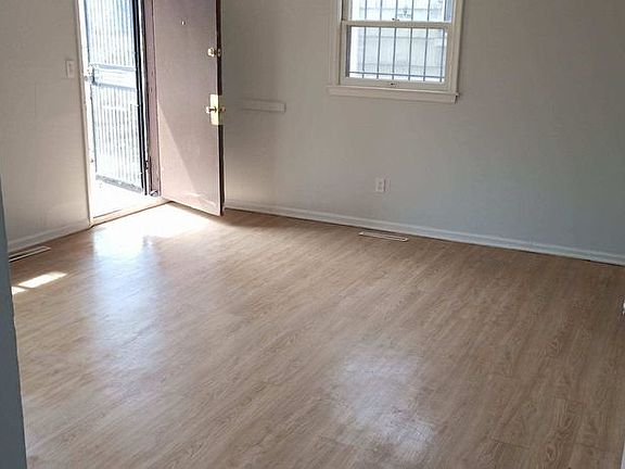 4th image of 422 W York Ave