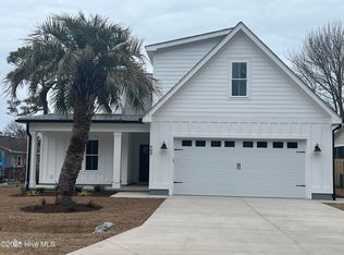 909 6th St S, Carolina Beach, NC 28428