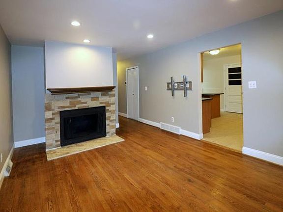 5th image of 26368 Dartmouth St