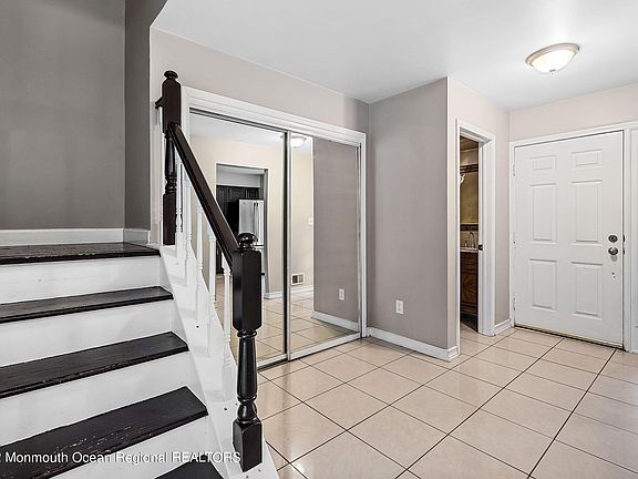 5th image of 525 Laurelwood Ct