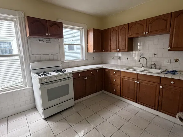 23 Santuit St APT 1, Dorchester Center, MA 02124