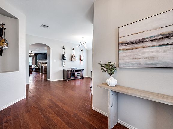 2nd image of 1105 Kaufman Rd