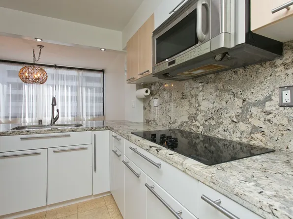 2232 Kapiolani Blvd APT 303, Honolulu, HI 96826
