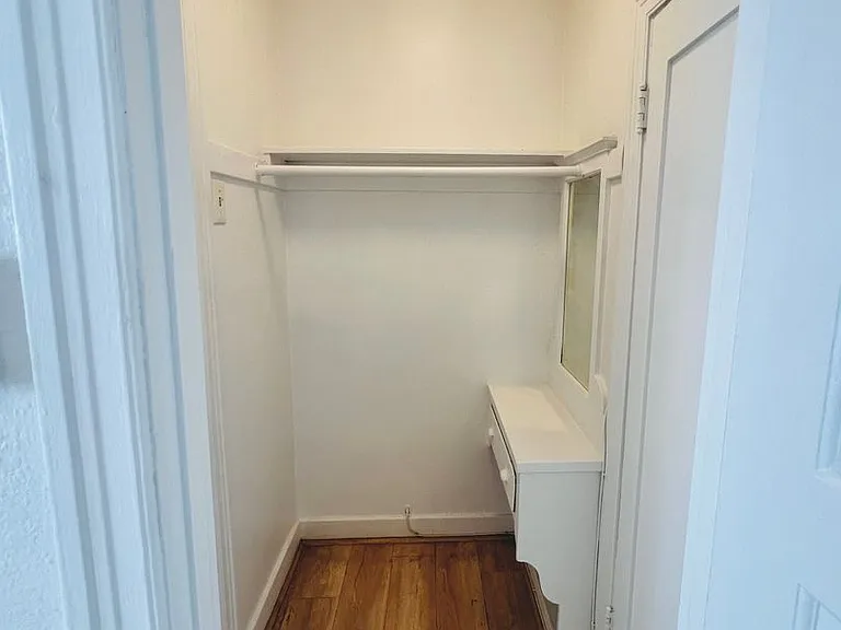 932 S Berendo St — Photo 18