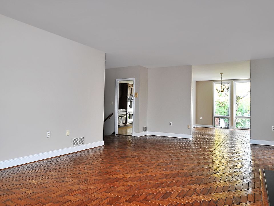 1st image of 70 Kensington Dr #70