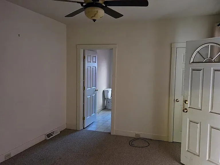 415 W King St — Photo 10