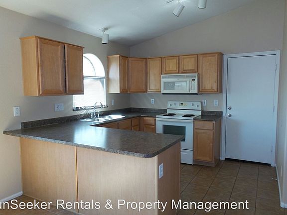 4th image of 15756 W Moreland St
