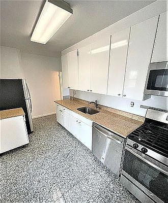 4th image of 200 E 64th St APT 23C