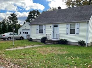 32 Tennessee Ave, Warwick, RI 02888