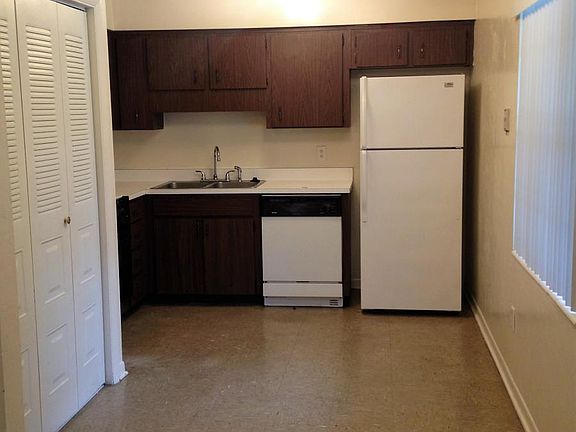 2nd image of 605 SE 2nd Pl