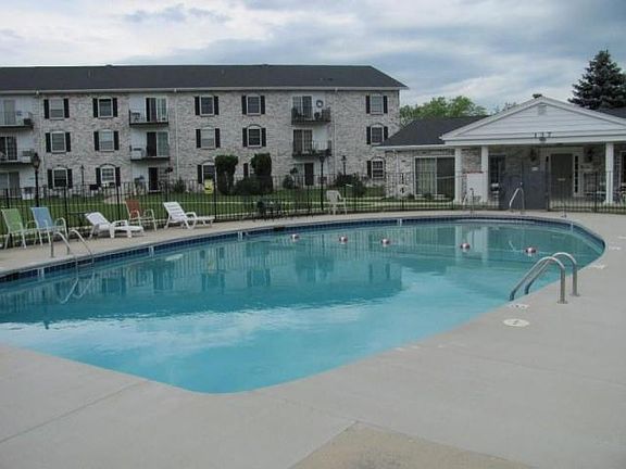 3rd image of 151 N University Dr Unit 113