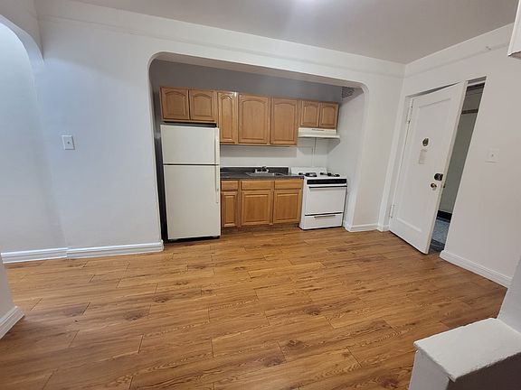 3rd image of 8449 Elmhurst Ave #2D