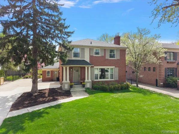 1004 Wimbleton Dr, Birmingham, MI 48009
