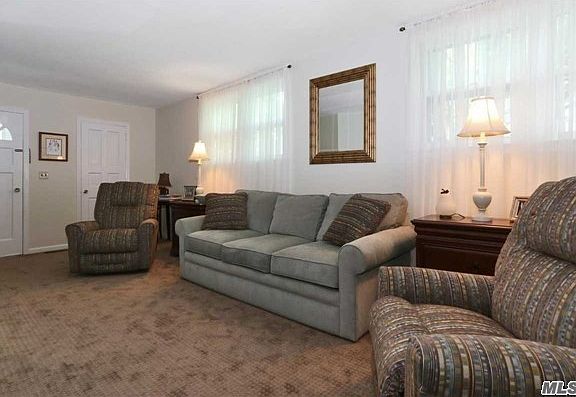 3rd image of 96 Windsor Ave