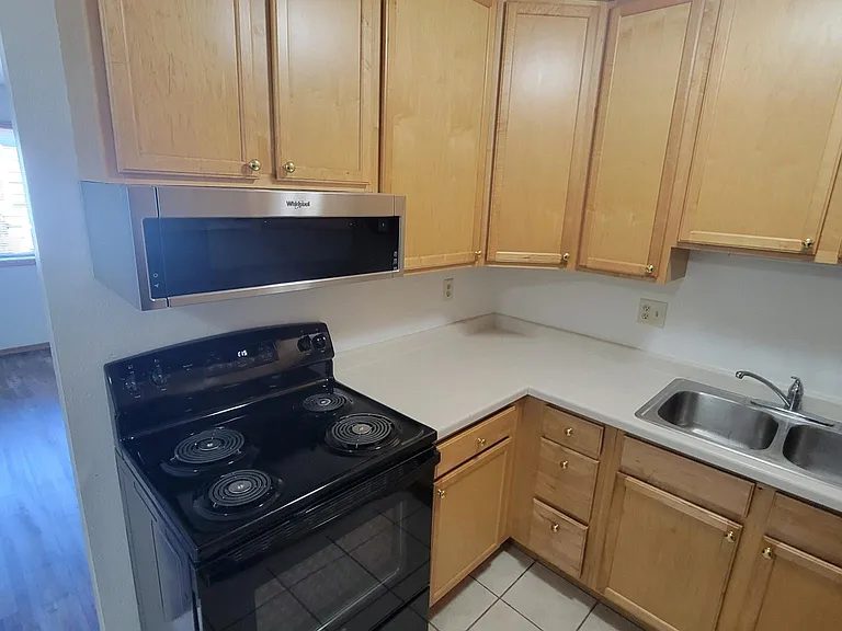 1701 La Crescent St #133 — Photo 6