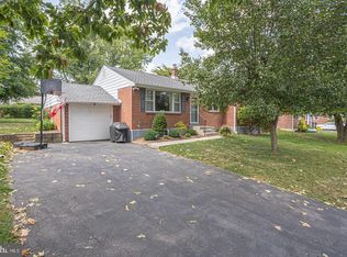 27 Devon Rd, Malvern, PA 19355