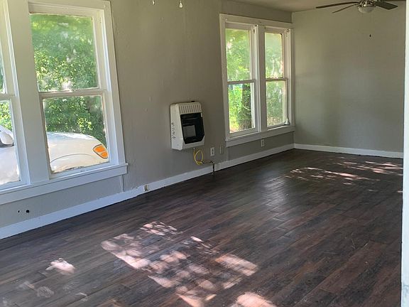 4th image of 2954 Desoto St