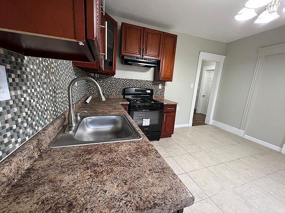 2nd image of 542 Sanford Ave Floor 2
