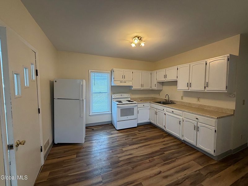 2nd image of 2259 Hamburg Street