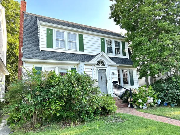 212 Madison Ave, Cape Charles, VA 23310