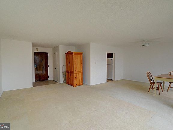 3rd image of 5225 Pooks Hill Rd APT 308N