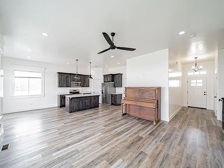 3258 Harlow Dr — Photo 7