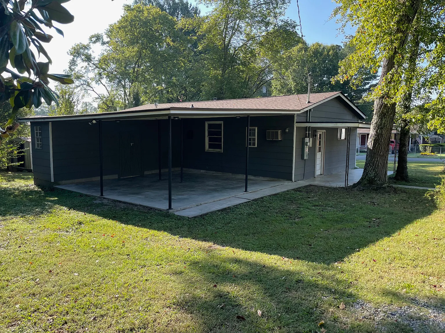 3 bed, 1.0 bath, 1400 sqft, $1,450 — Photo 3
