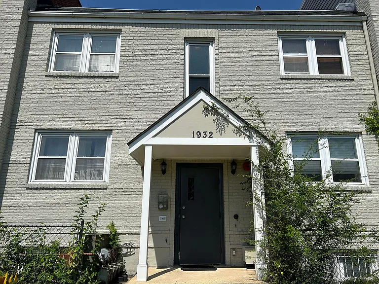 1932 3rd St NE #102 — Photo 2