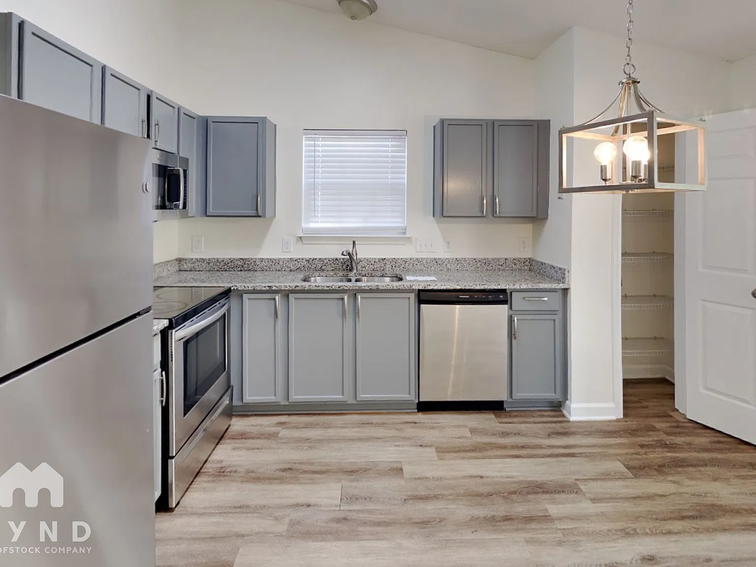 3 bed, 2.0 bath, 1019 sqft, $1,920 — Photo 4