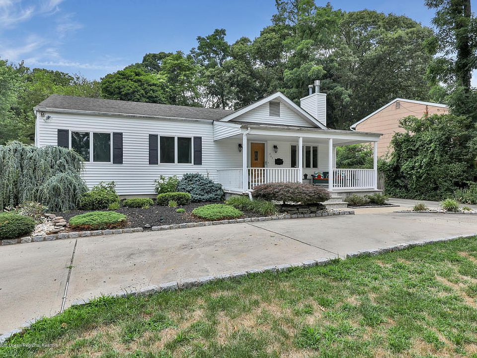 1st image of 467 W Lincoln Ave