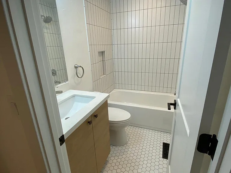 366 E Logan Ave — Photo 12