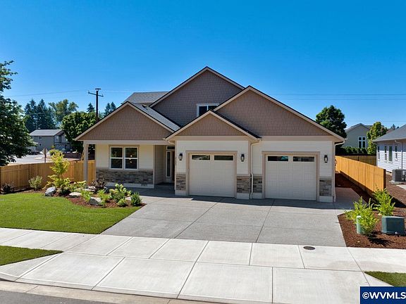 2nd image of 2125 NE Spitz Rd