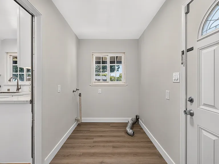 2130 Roenoke Way — Photo 14
