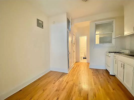 3rd image of 1606 1st Ave #2CR
