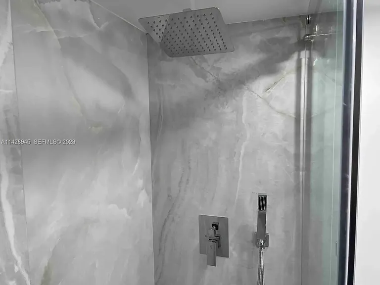 800 N Miami Ave #1406E — Photo 9