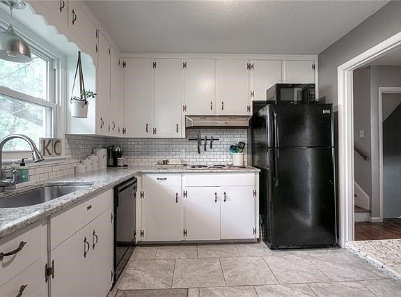 3rd image of 1606 NE 67th Ter