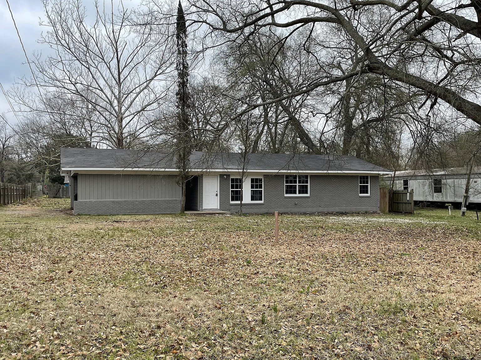 3 bed, 1.5 bath, 1246 sqft, $1,200 — Photo 2